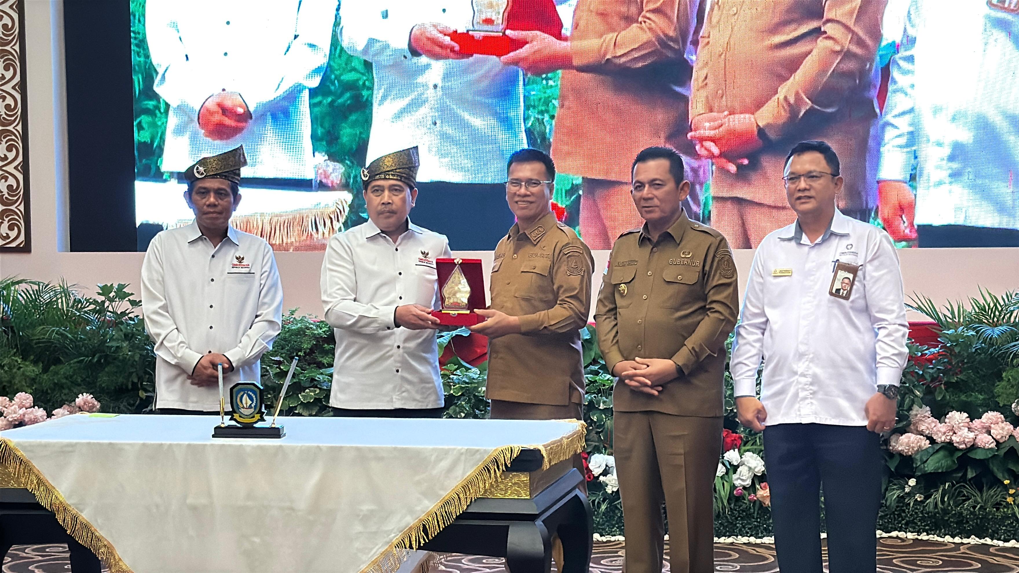 Penandatanganan Nota Kesepakatan Pemkab Kepulauan Anambas dengan Ombudsman RI: Wujud Komitmen Tingkatkan Kualitas Pelayanan Publik